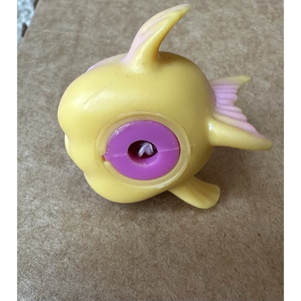 Littlest Pet Shop Fish Yellow And Pink With Blue Green Eyes - Picture 16 of 16